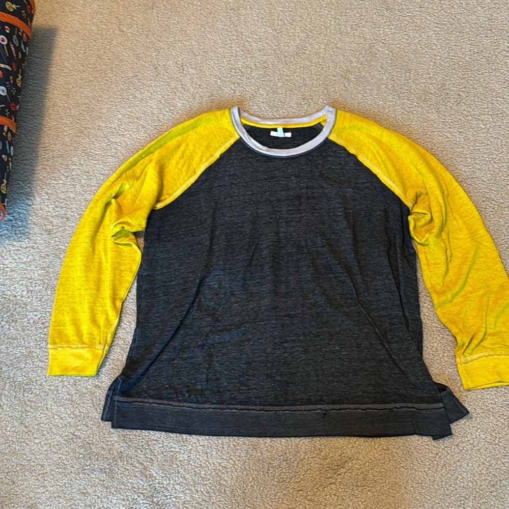 Maurice’s Gray and Yellow Long Sleeve Shirt